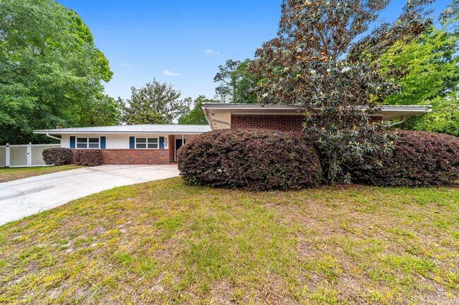 Building Photo - Beautiful 3/2 in Forest Ridge