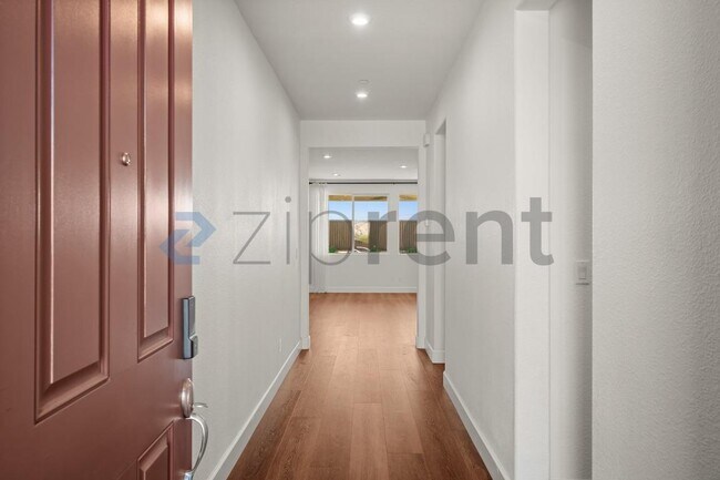 Building Photo - 1465 Blossom Way