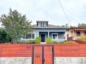 Building Photo - Gorgeous Upgraded Home In Glassell Park Area