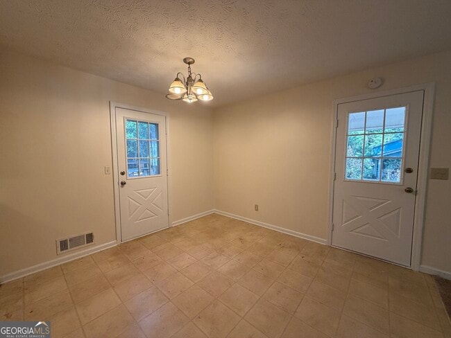 Building Photo - 734 Marthas Dr