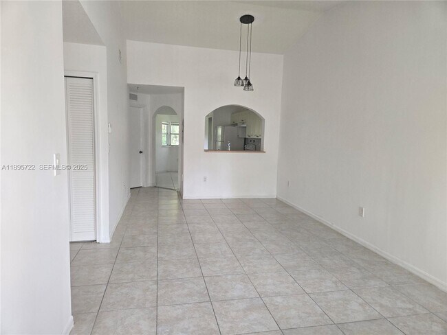 Building Photo - 2920 SE 12th Rd