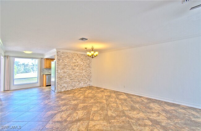 Building Photo - 787 Palm View Dr