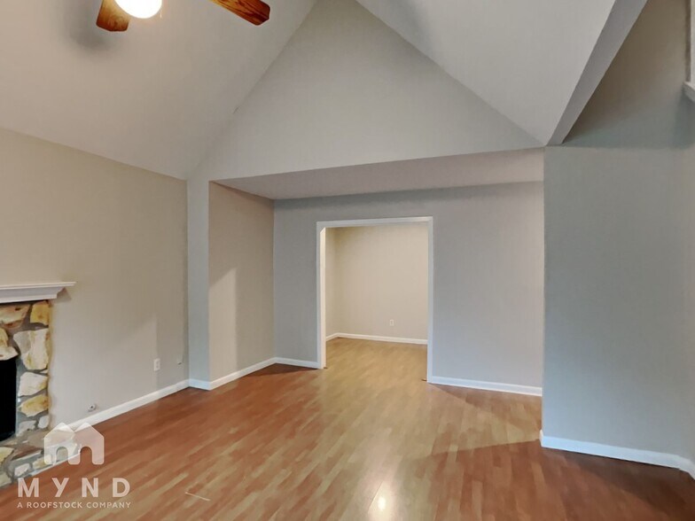 Building Photo - 1380 Paddocks Way