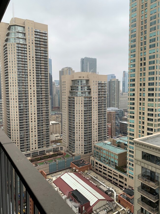 Building Photo - 10 E Ontario St