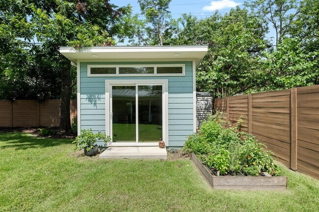 Building Photo - 5008 W Frances Pl