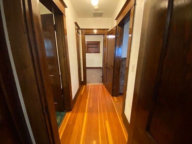 Building Photo - Historic Magill House on NW 1st Street