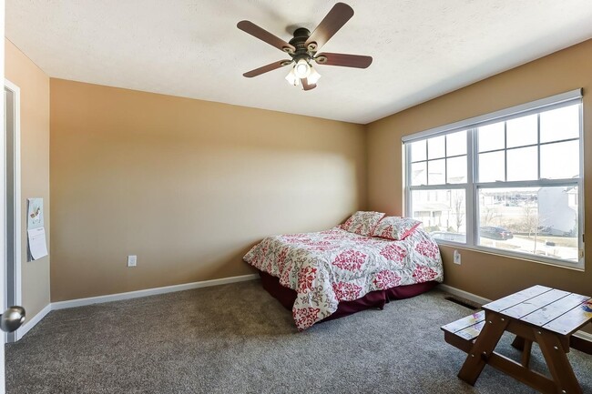 Building Photo - 6995 Hearthwood Dr