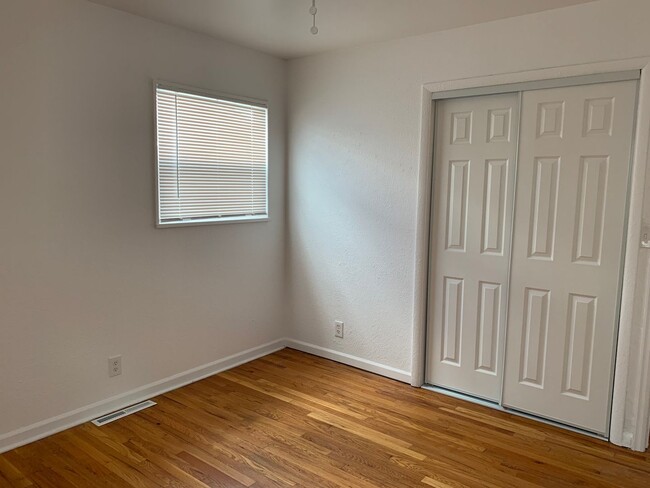 Building Photo - Great 3 Bedroom Home