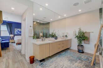 Building Photo - Amazing 2 story home in beautiful Tri Poin...