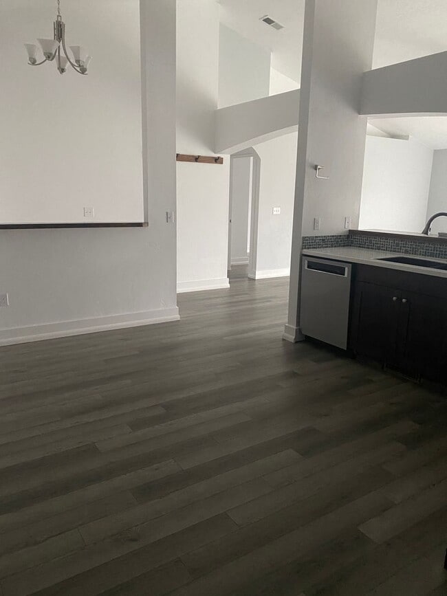 Building Photo - Great Updated Home
