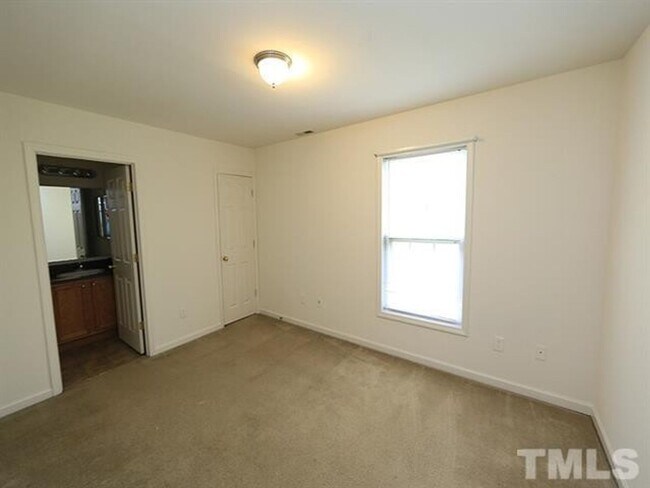 Building Photo - Chapel Hill / 3BR Townhouse Severin St. AVAILABLE