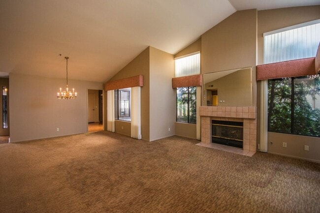 Building Photo - Beautiful Single Level Home with Great Nat...