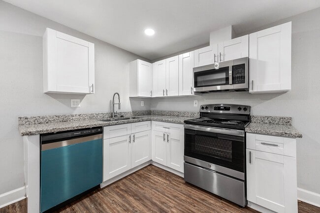Building Photo - 611 N Pruett St