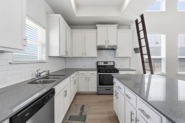 Building Photo - 10221 Forest Grove Dr