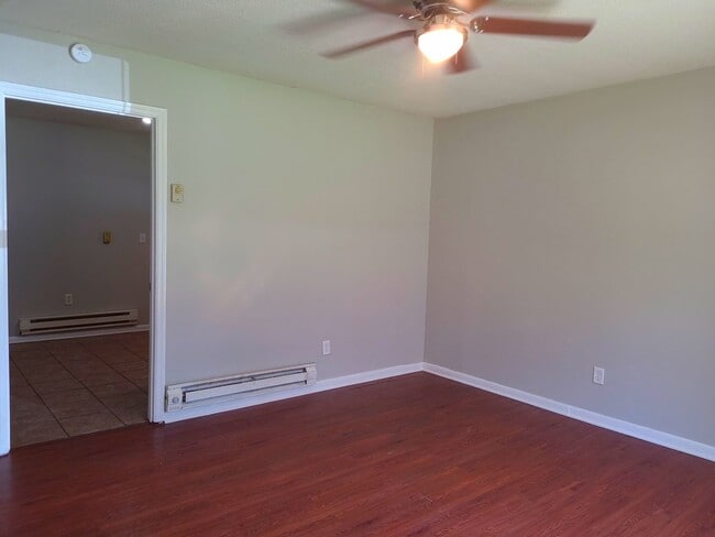 Building Photo - 2BR/1BA Duplex in Brainerd! Vouchers Accepted!