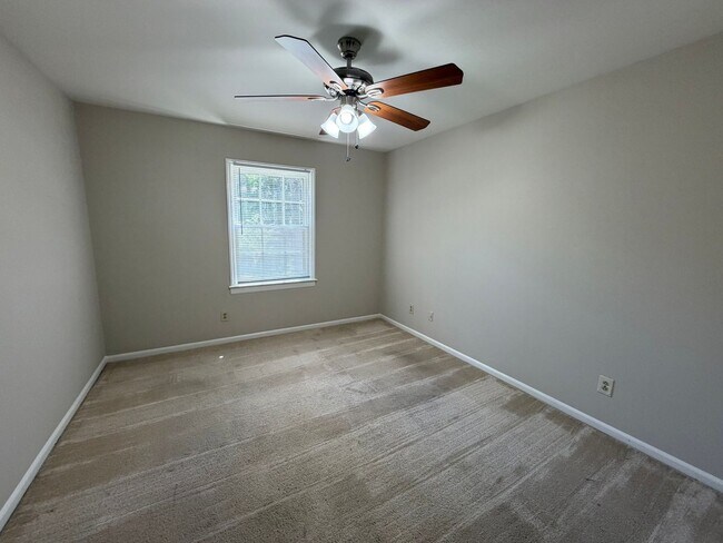 Building Photo - 3/2 House in Woodfin Estates $1,795