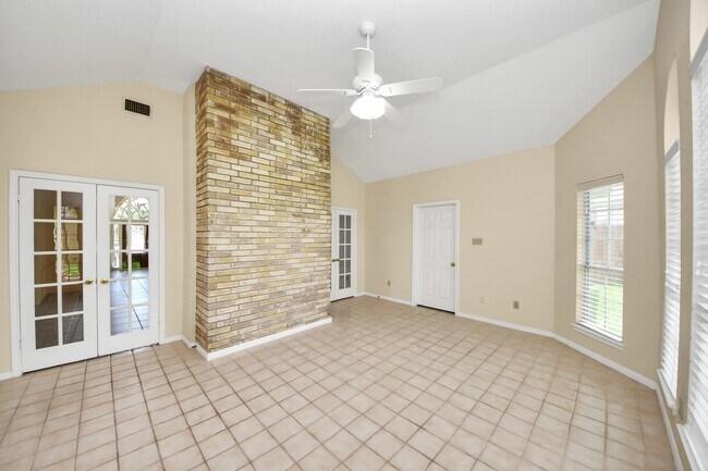 Building Photo - 10503 Great Plains Ln