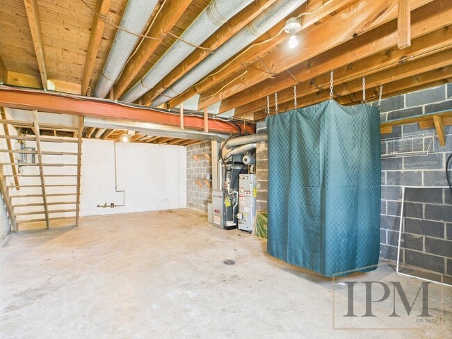 Building Photo - Coming Soon - Charming 2 Bedroom, 1 Bath D...