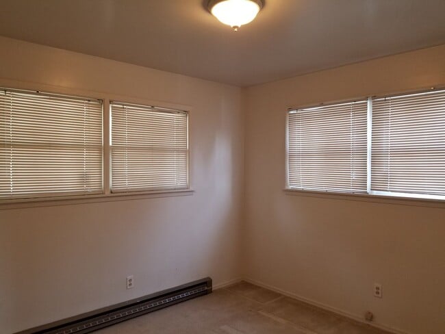 Building Photo - Near Franklin Park 2 br 1ba, stacked washe...