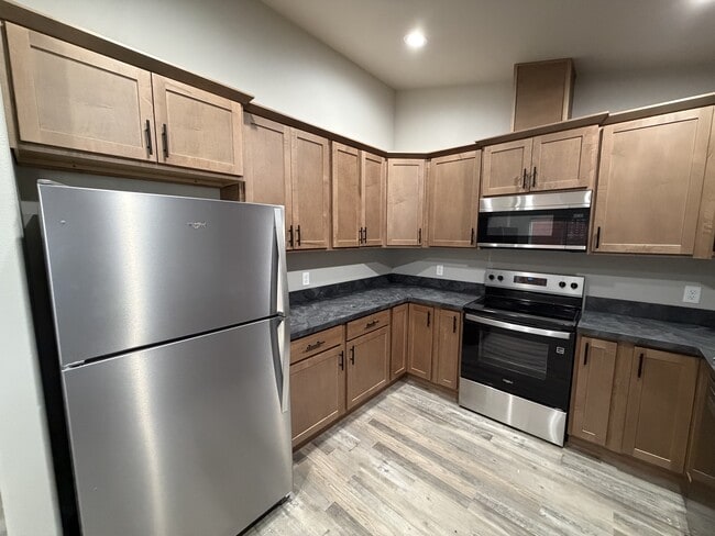 Building Photo - 1331 Lynn Ave