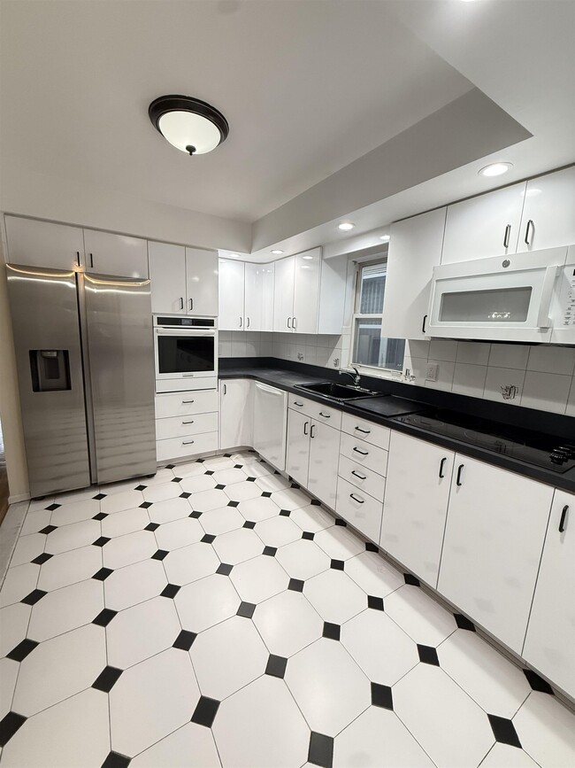 Building Photo - 64 70th St