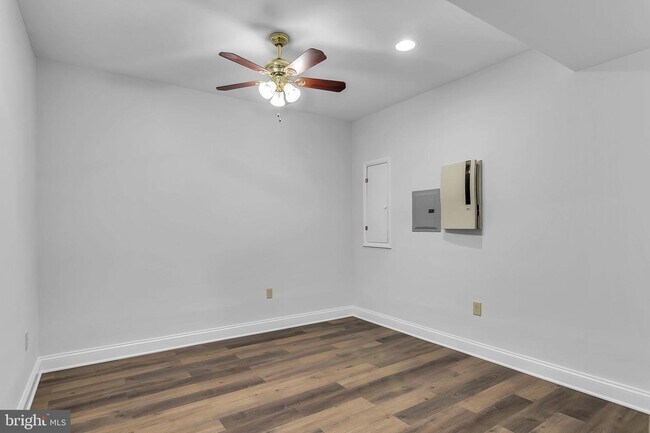 Building Photo - 22855 Oakgrove Rd