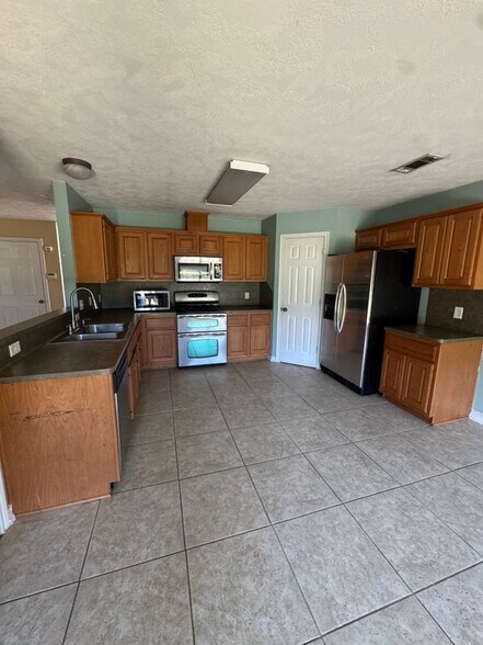 Building Photo - 1216 Mullins Ct