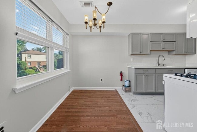 Building Photo - 94 Beverly Hl Ter