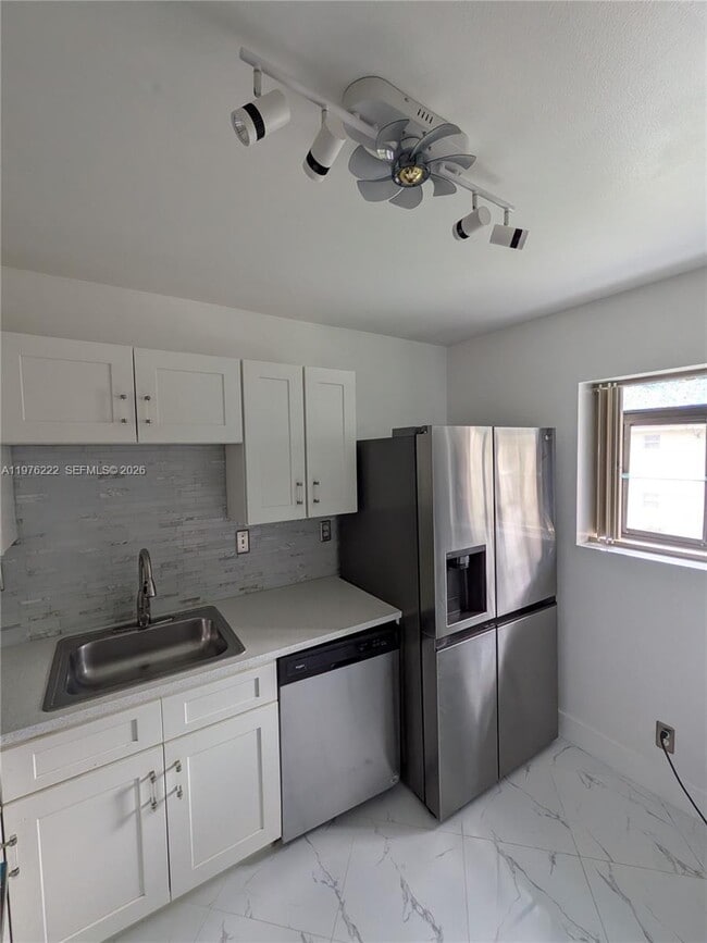 Building Photo - 108 Gardens Dr