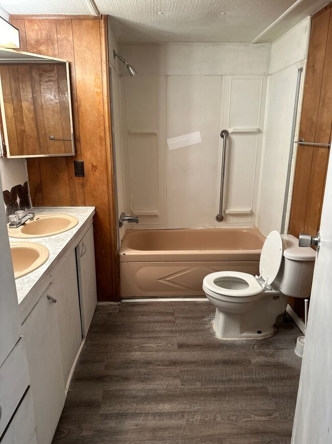 Building Photo - AVAILABLE NOW IN AIKEN ! NO PETS! Call 803...