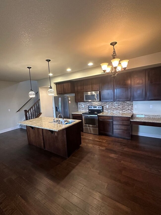 Building Photo - Bucking Horse Townhome