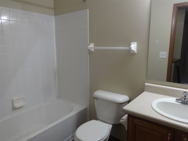 Building Photo - 468 McPherson Dr