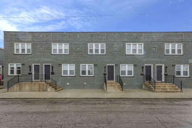 Building Photo - Modern 2BR Townhouse | Walk to Downtown | All Utilities Included