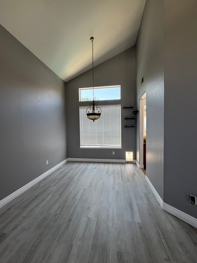 Building Photo - 9177 Lantana Dr