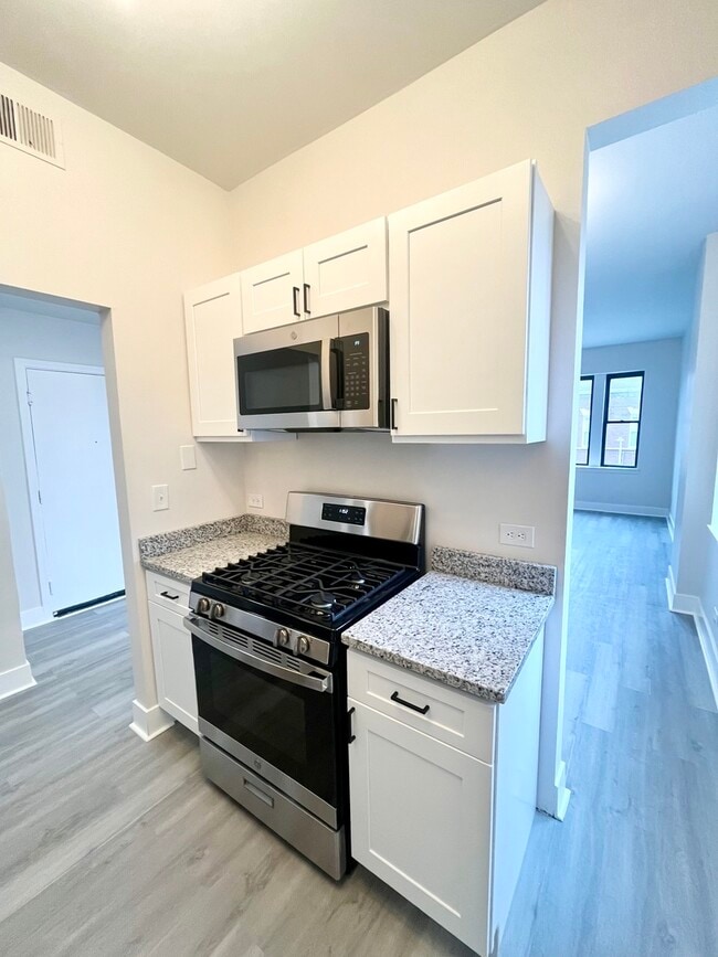 Building Photo - 2258 S Sacramento Ave