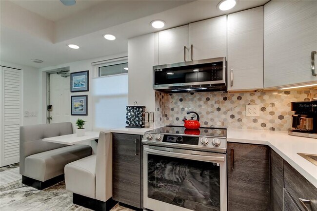 Building Photo - 5200 Brittany Dr S