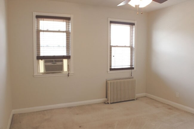 Building Photo - 3515 Parklawn Ave