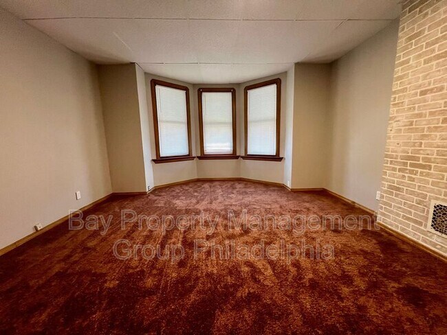 Building Photo - 502 Buttonwood St