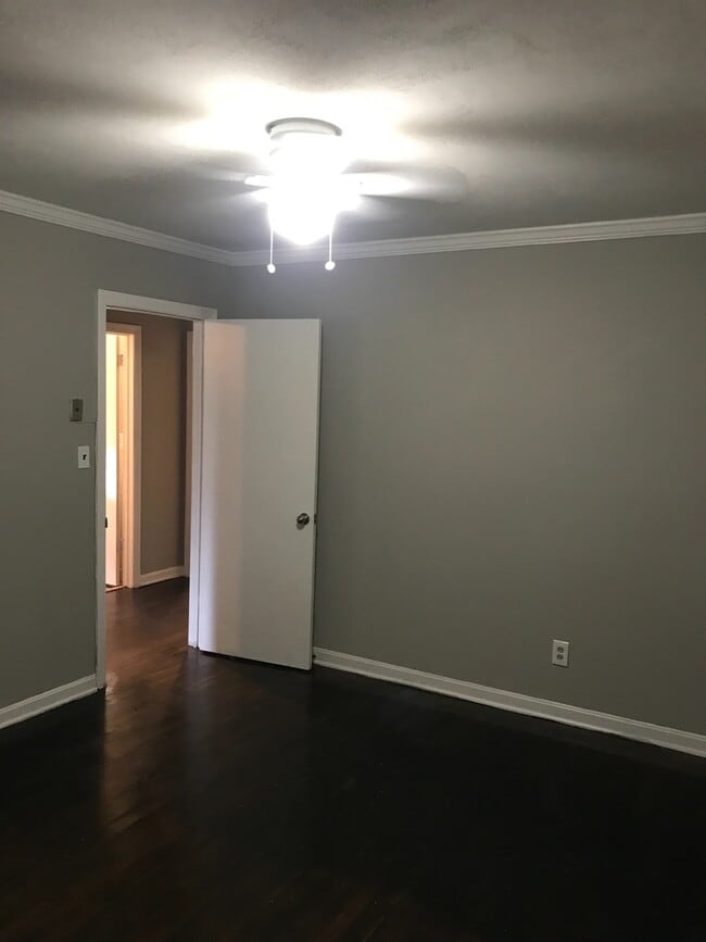 Building Photo - LARGE 3 bedroom + flex room,  2 bath home!!!