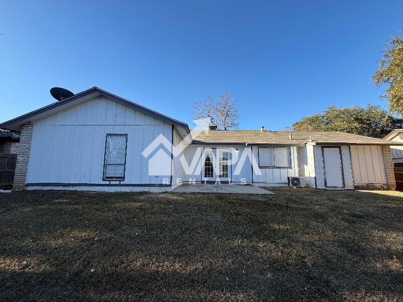 Building Photo - 5835 Freemans Farm St