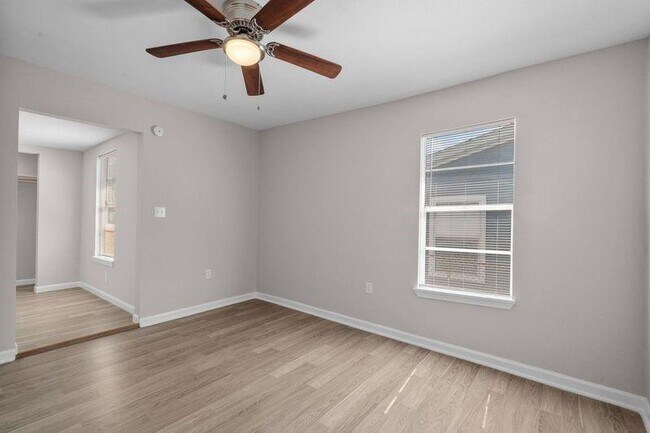 Building Photo - 10118 Norvic St