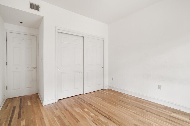 Building Photo - 127 Clinton St