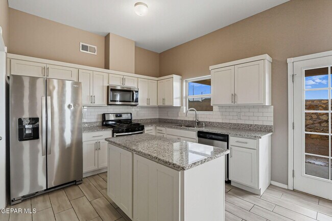 Building Photo - 13960 Garforth Ave