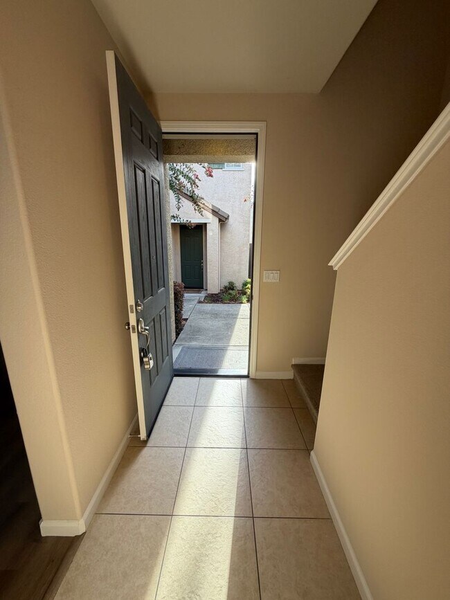 Building Photo - 9026 Crescenda Ln
