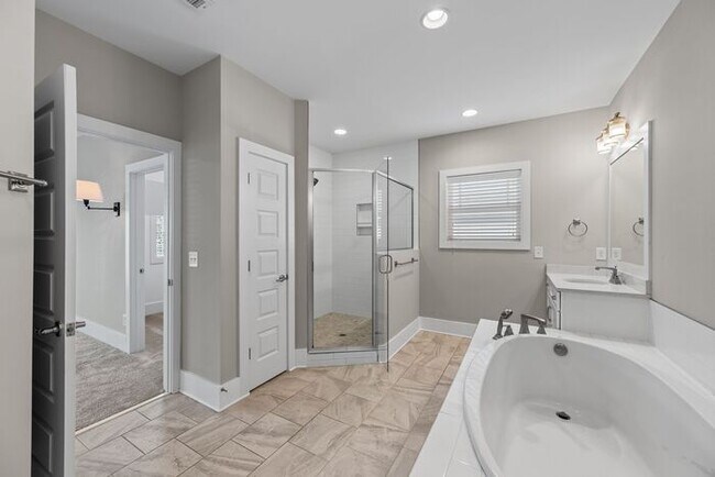 Building Photo - Stunning Home in Melrose 12 South Area...D...