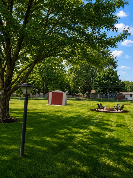 backyard, large fenced in - 1612 E 88th St