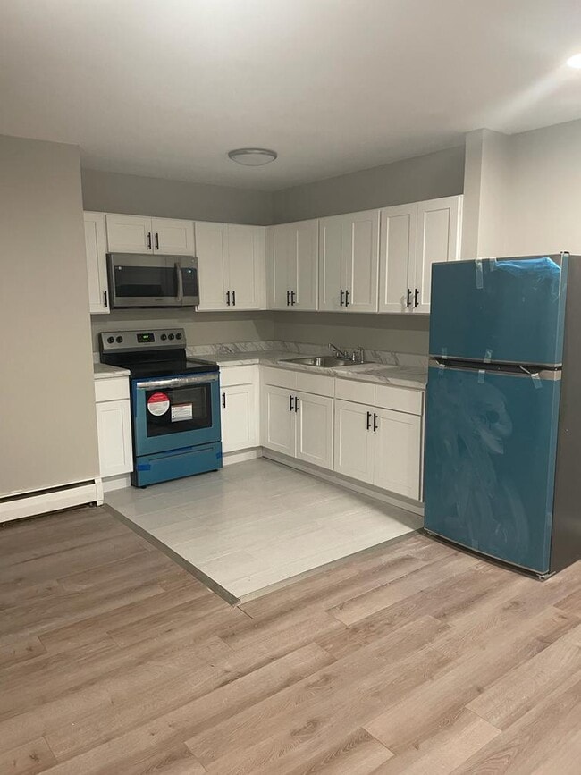 Building Photo - 9 W Browning Rd