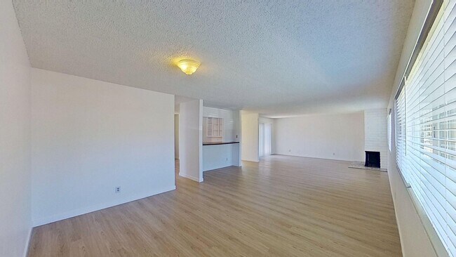 Building Photo - 9082 Central Ave