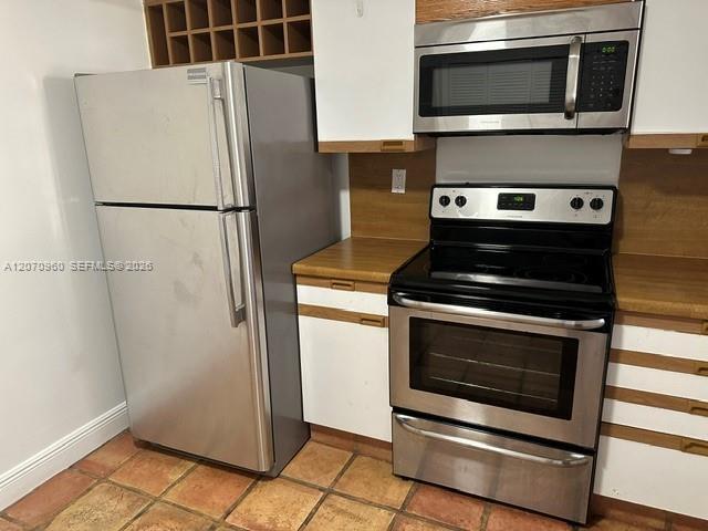 Building Photo - 8860 SW 123rd Ct