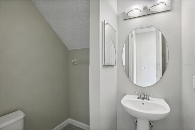 Building Photo - 1554 Fairview Cir